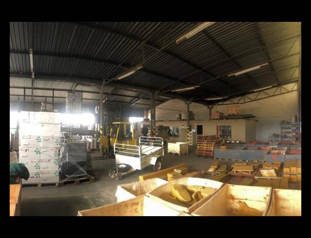 520M² WAREHOUSE TO LET IN ANDERBOLT